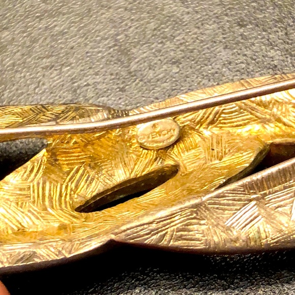 Givenchy vintage brooch - Picture 3 of 3